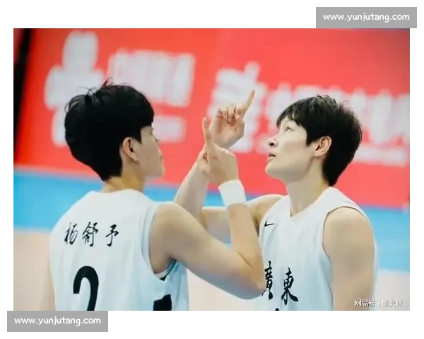 定海神针！杨力维用三分绝杀 + 更衣室暖心时刻 率中国女篮重塑冠军魂